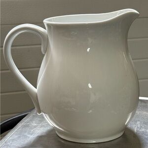 Everyday White Porcelain Elegant Ceramic Pitcher